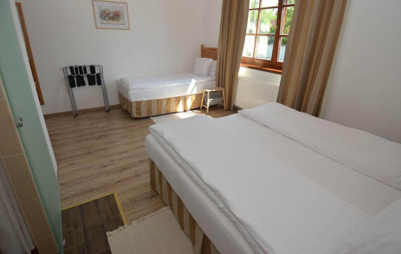 Buzas Pince Vendeghaz Hotel Ecsed Exterior photo