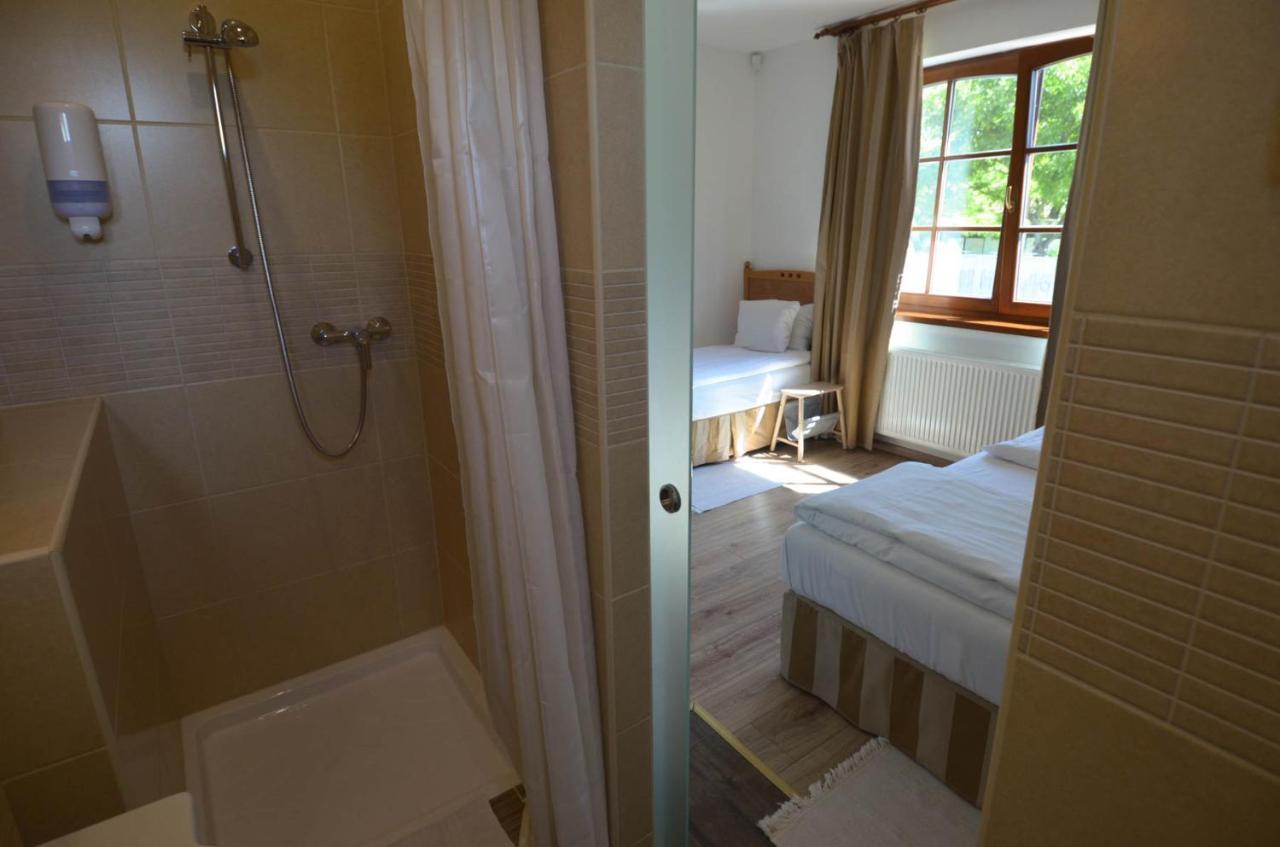 Buzas Pince Vendeghaz Hotel Ecsed Exterior photo