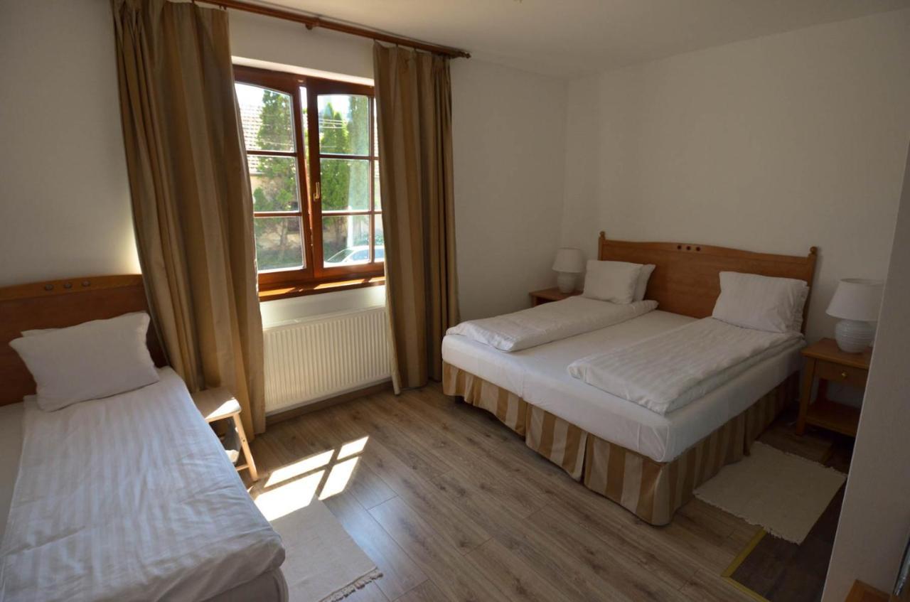 Buzas Pince Vendeghaz Hotel Ecsed Exterior photo
