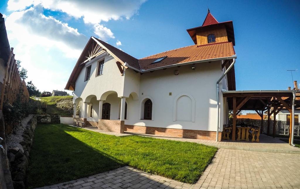 Buzas Pince Vendeghaz Hotel Ecsed Exterior photo