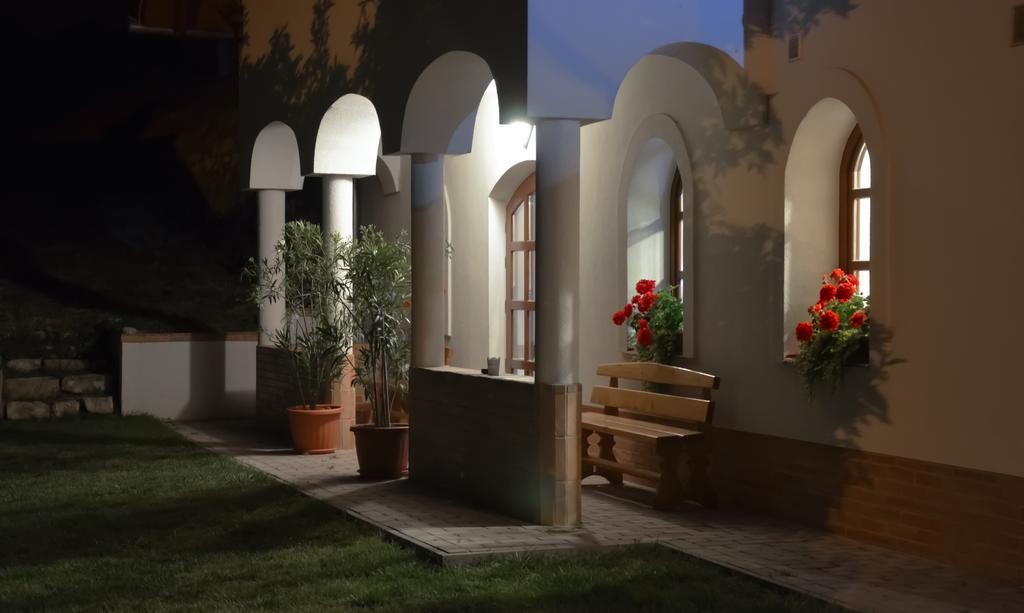 Buzas Pince Vendeghaz Hotel Ecsed Exterior photo