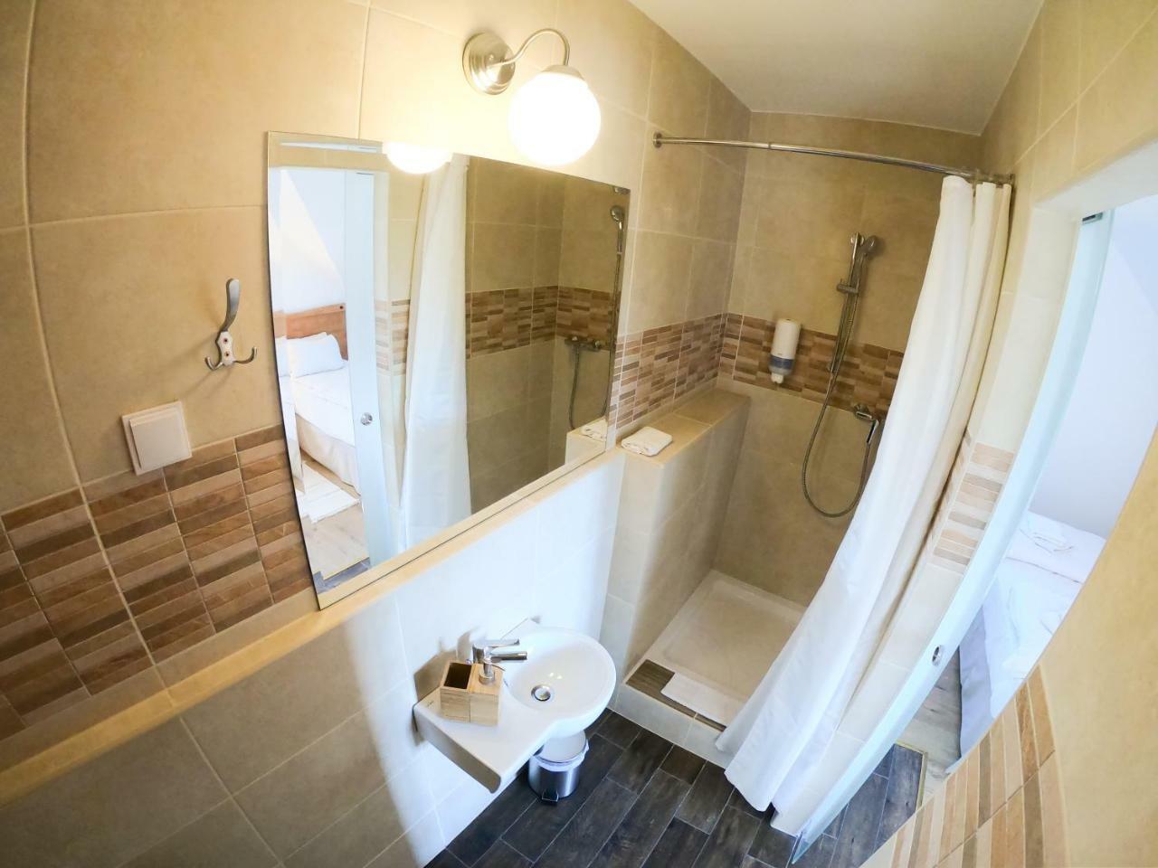 Buzas Pince Vendeghaz Hotel Ecsed Exterior photo
