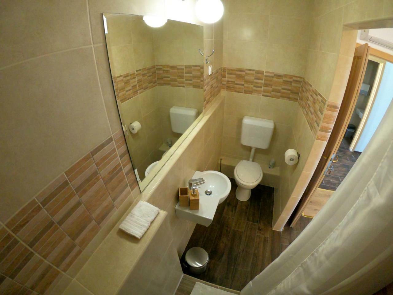 Buzas Pince Vendeghaz Hotel Ecsed Exterior photo