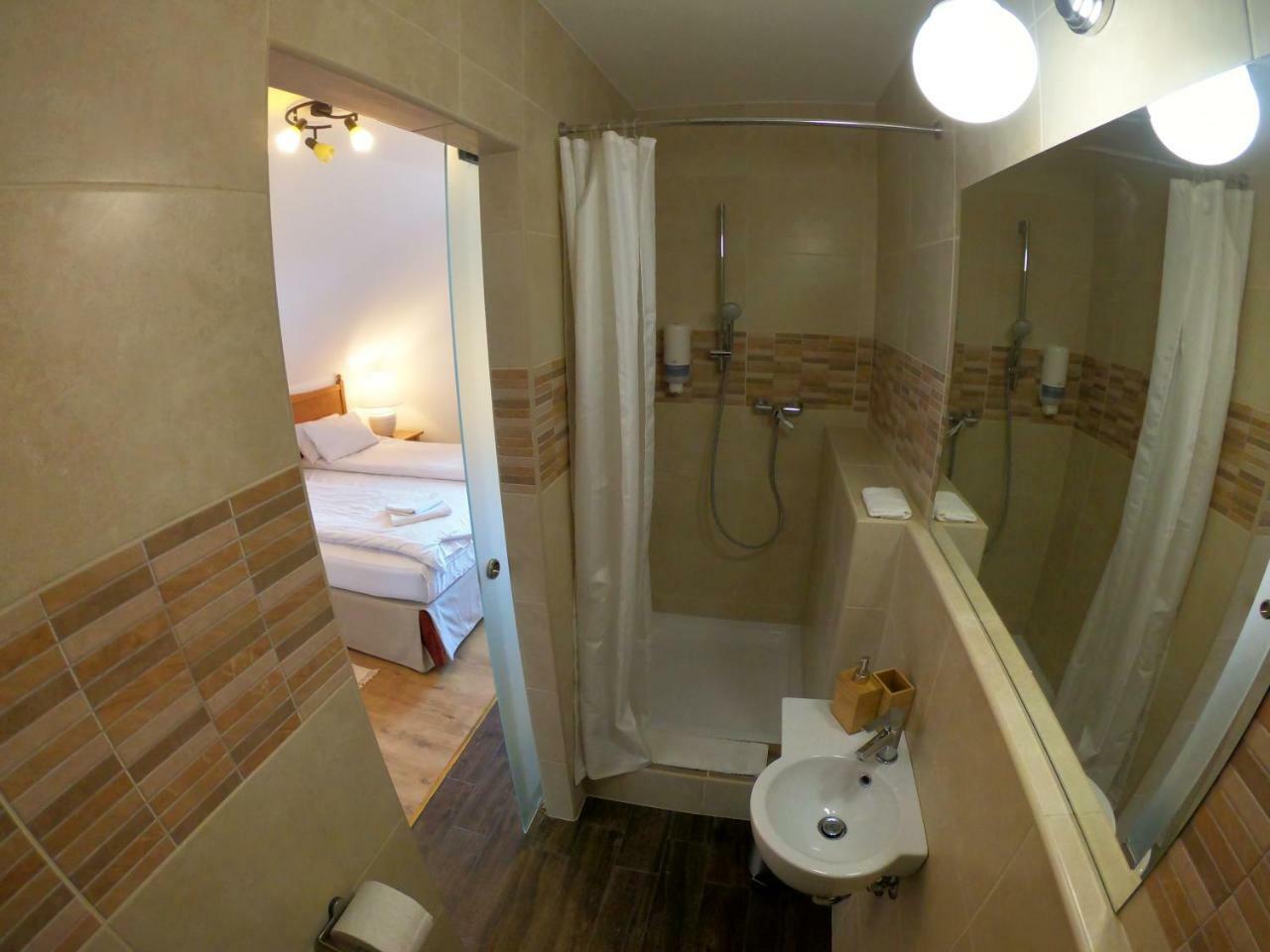 Buzas Pince Vendeghaz Hotel Ecsed Exterior photo