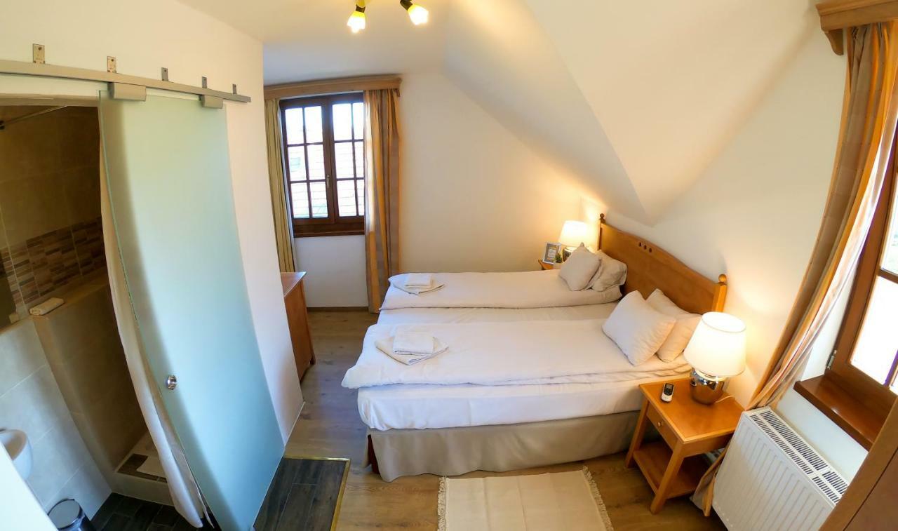 Buzas Pince Vendeghaz Hotel Ecsed Exterior photo